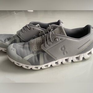 OnCloud Running Shoes Size 9 Men’s